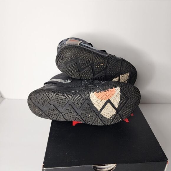 Nike Kyrie 7s What the sneakers - Picture 6 of 7